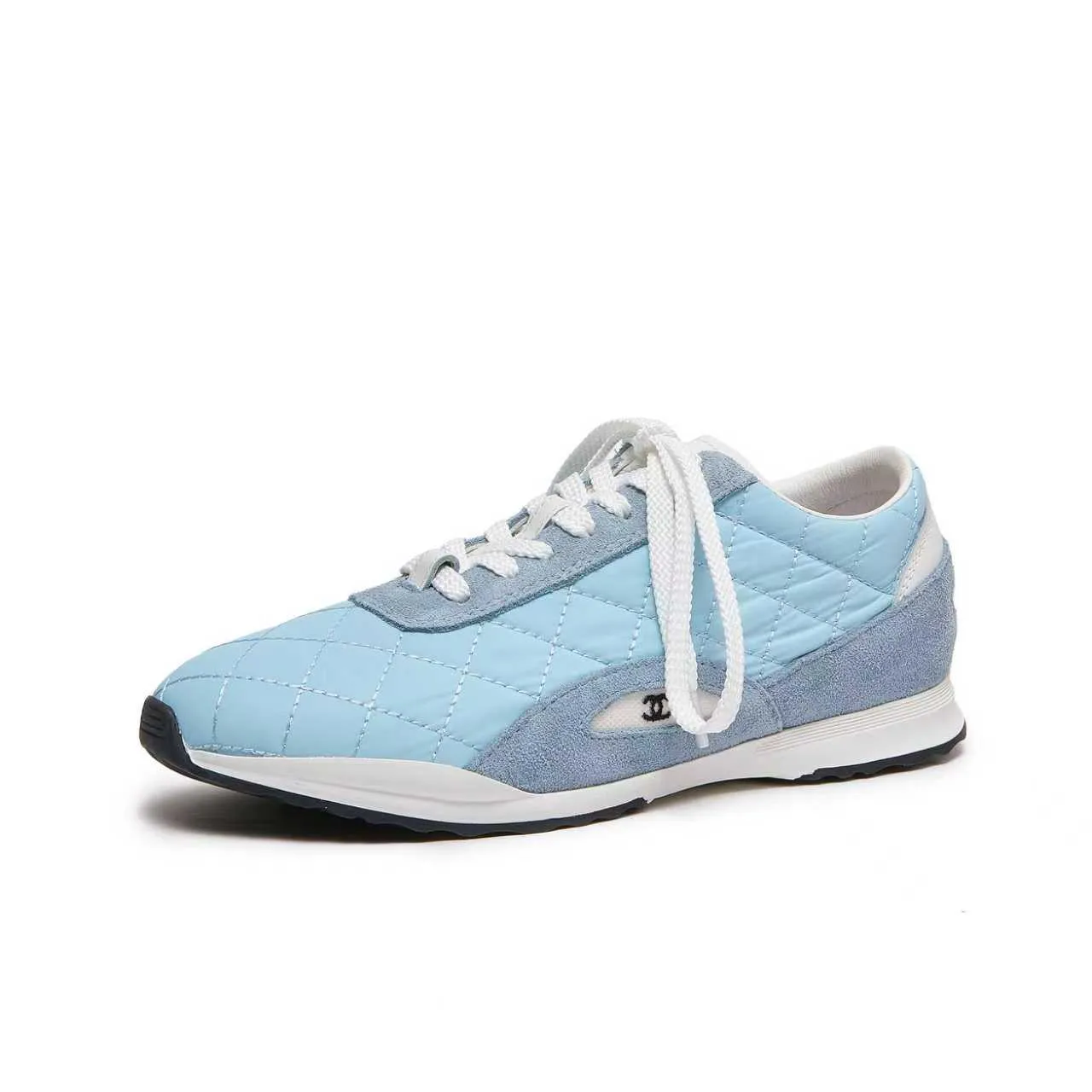 p560 Chanel Chanel - 2025 counter top casual sports shoes This classic design; the upper is electro-embroidered with a variety of techniques; the outsole is fashionable and sporty; the extraordinary inclusion of a variety of color matching elements... The diversified mix and match is very good-looking and versatile, casual, fashionable, sports and outdoor can be taken into account... ꫛꫀꪝ Go➫ Material: ❶Upper made of: original imported high silk cowhide suede ❷Inner use: Original imported breathable mesh ❸ Outsole based on: Original TPU combination outsole Counter boutique packaging complete set Female 35–41 Male 38-46